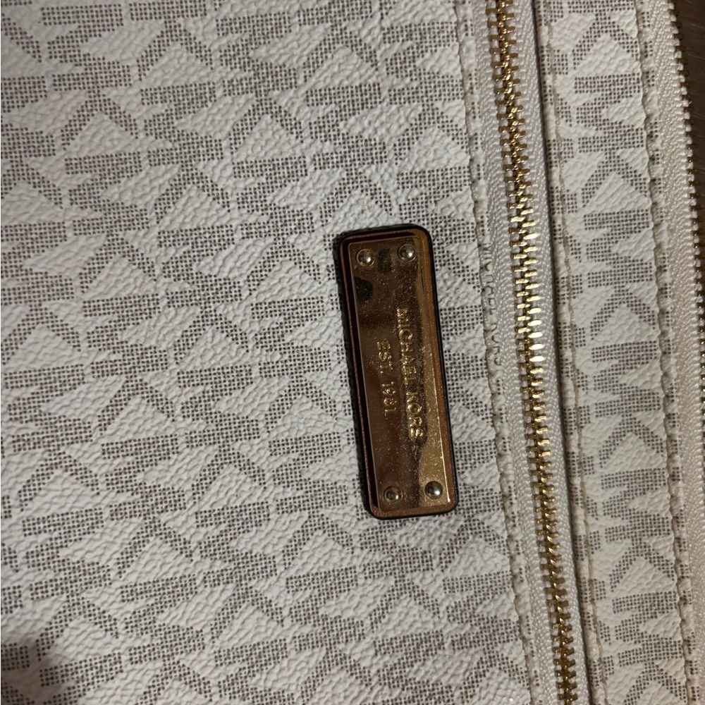 Michael Kors Beige Signature Logo Wristlet/Purse New - Picture 5 of 8